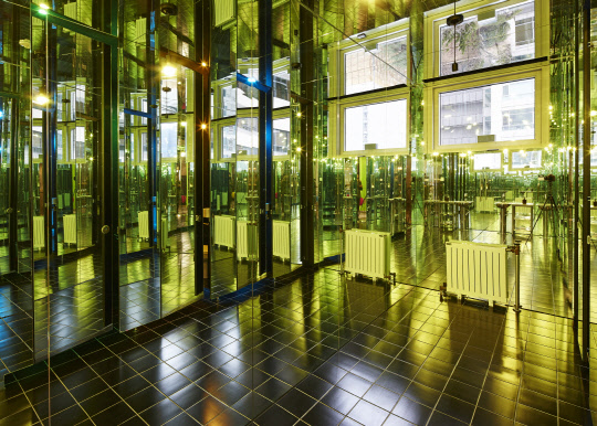 사면이 모두 거울로 둘러싸여 있는 '제로원(ZER01NE)' 내부.  현대자동차 제공